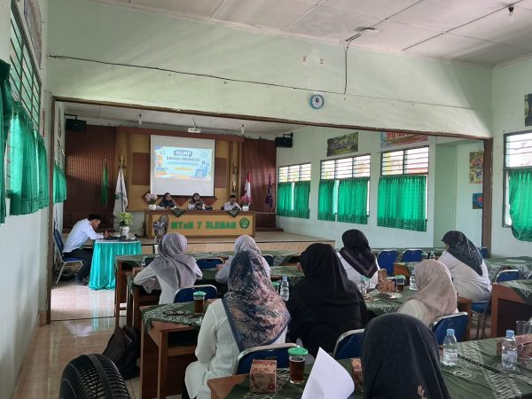 Guru Bahasa Indonesia MTsN 8 Sleman Ikuti Lokakarya Pemanfaatan AI dalam Pembelajaran