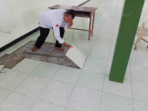 MTsN 8 Sleman Tindak Lanjuti Keramik Terangkat di Lantai Dua Masjid Nurul Ummah