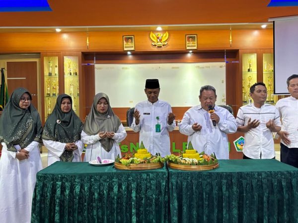 Wujud Syukur Hari Santri, MTsN 8 Sleman Gelar Potong Tumpeng