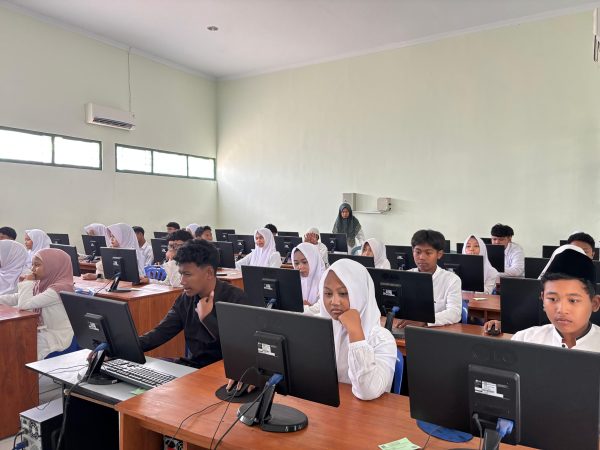 Hari Santri, Murid Kelas IX MTsN 8 Sleman Tuntaskan PP TKA-TKAD